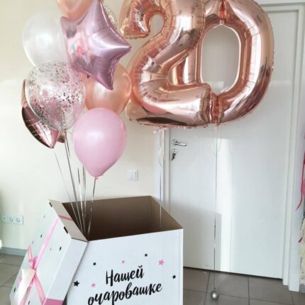 Коробка с надписью